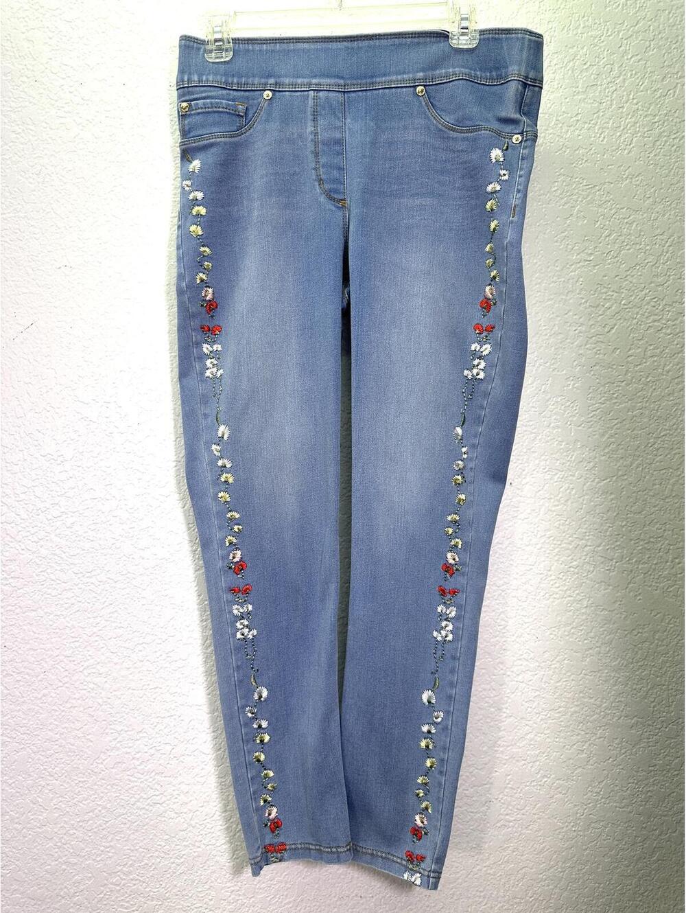 Women’s 10-12 Nygard 360 Stretch Floral Embroidered Skinny Jeans